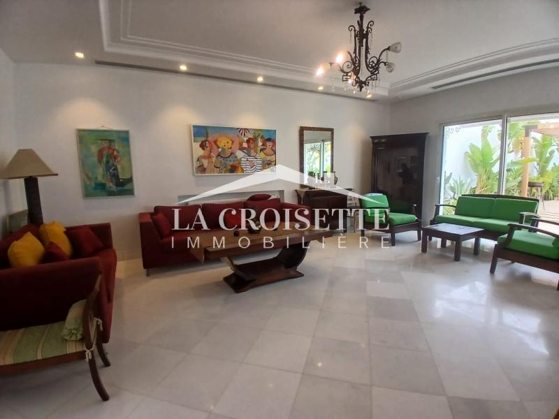 Villa meublée S+3 avec piscine et studio indépendant à Gammarth